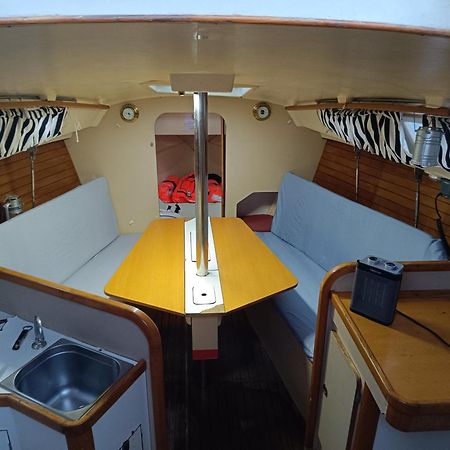 Experience On A Sailboat To Sleep Hotel Sant Adrià de Besòs Eksteriør billede