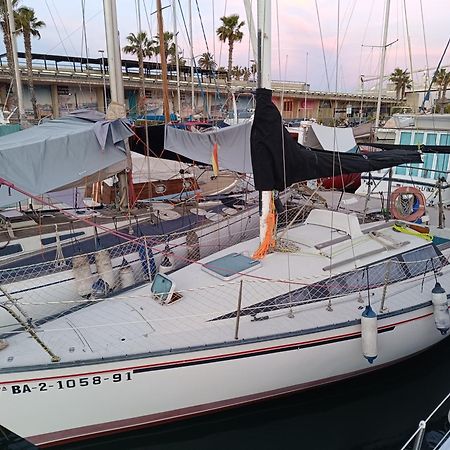 Experience On A Sailboat To Sleep Hotel Sant Adrià de Besòs Eksteriør billede